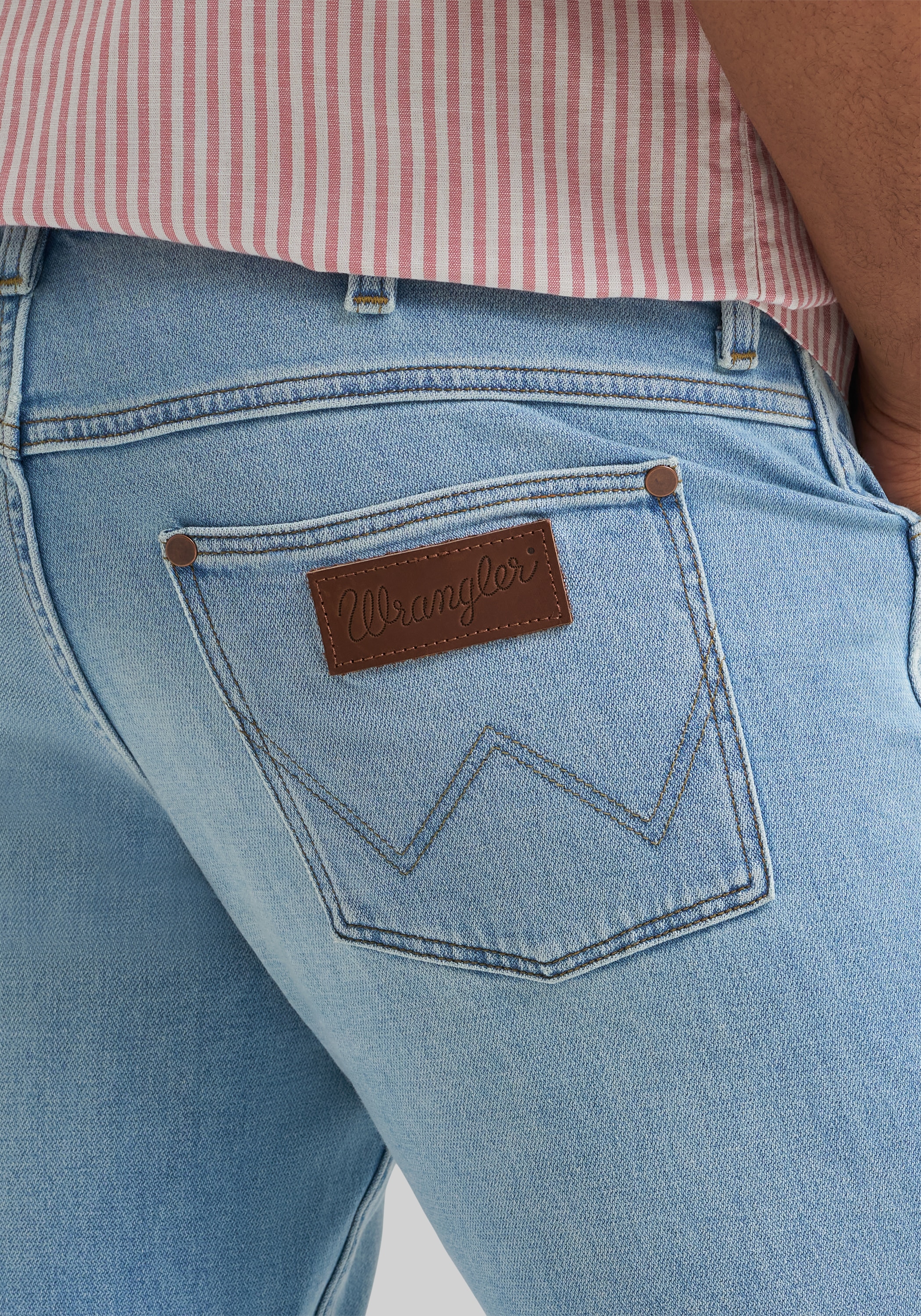 Wrangler Regular Fit Greensboro Firelight Straight Leg Jeans