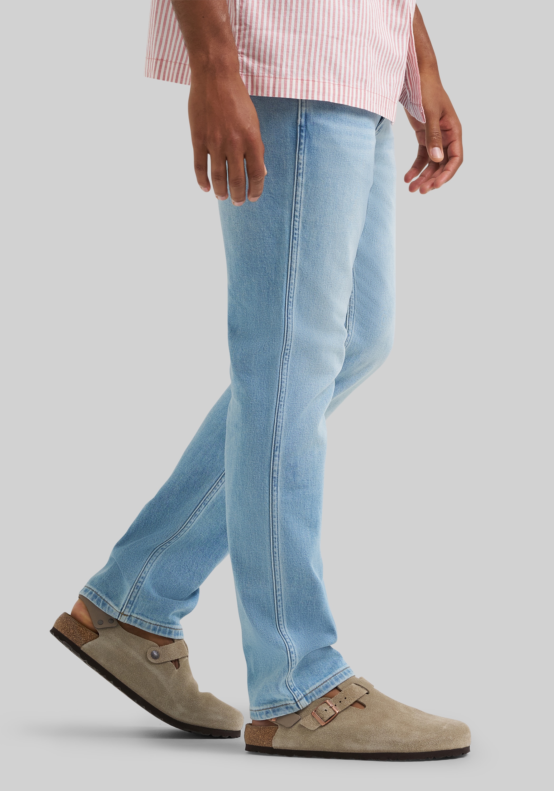 Wrangler Regular Fit Greensboro Firelight Straight Leg Jeans