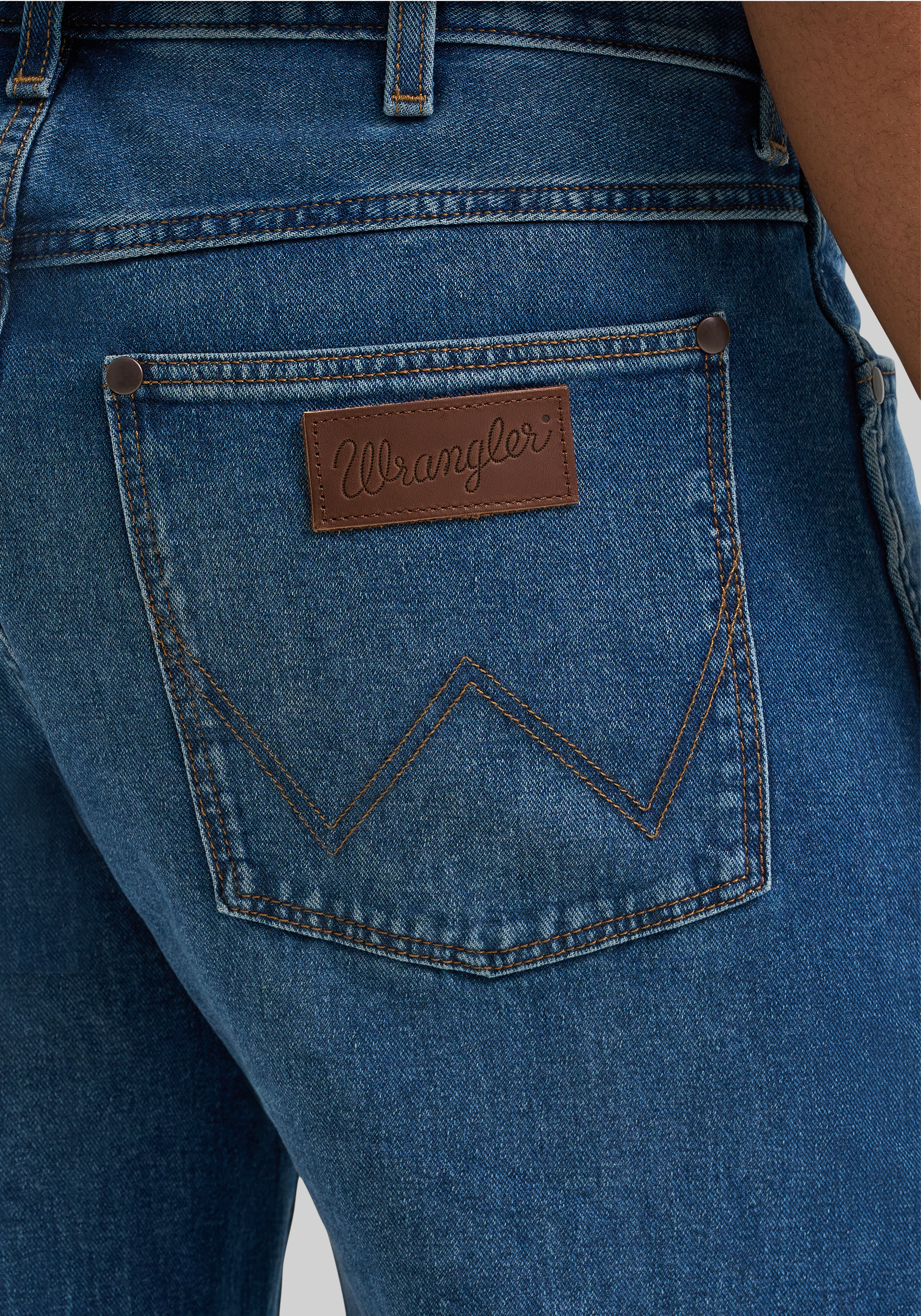 Wrangler Retro Tailored Fit Straight Jeans