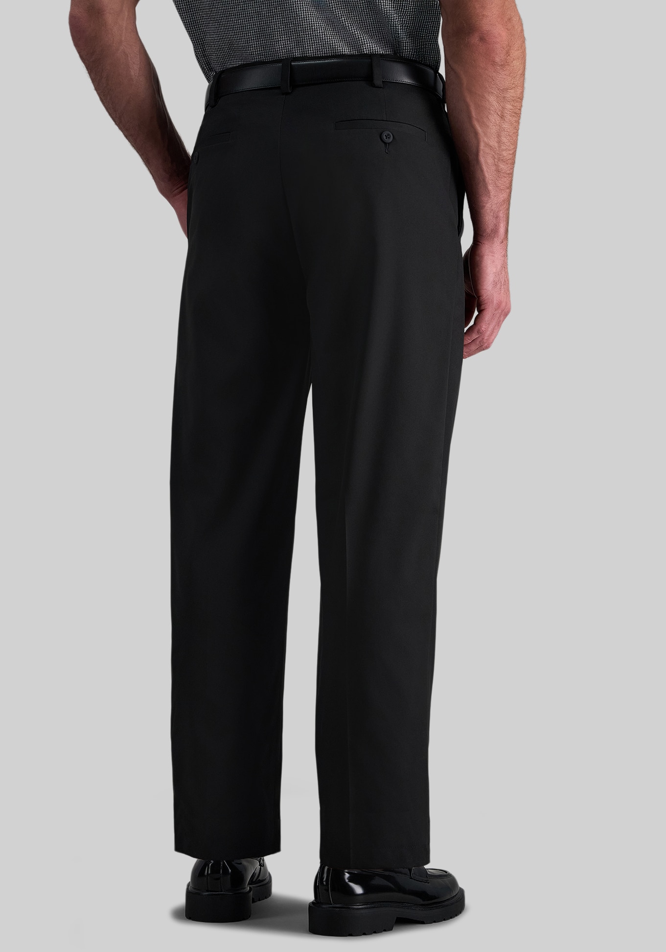 Haggar Cool Right® Performance Flex Classic Fit Flat Front Pants