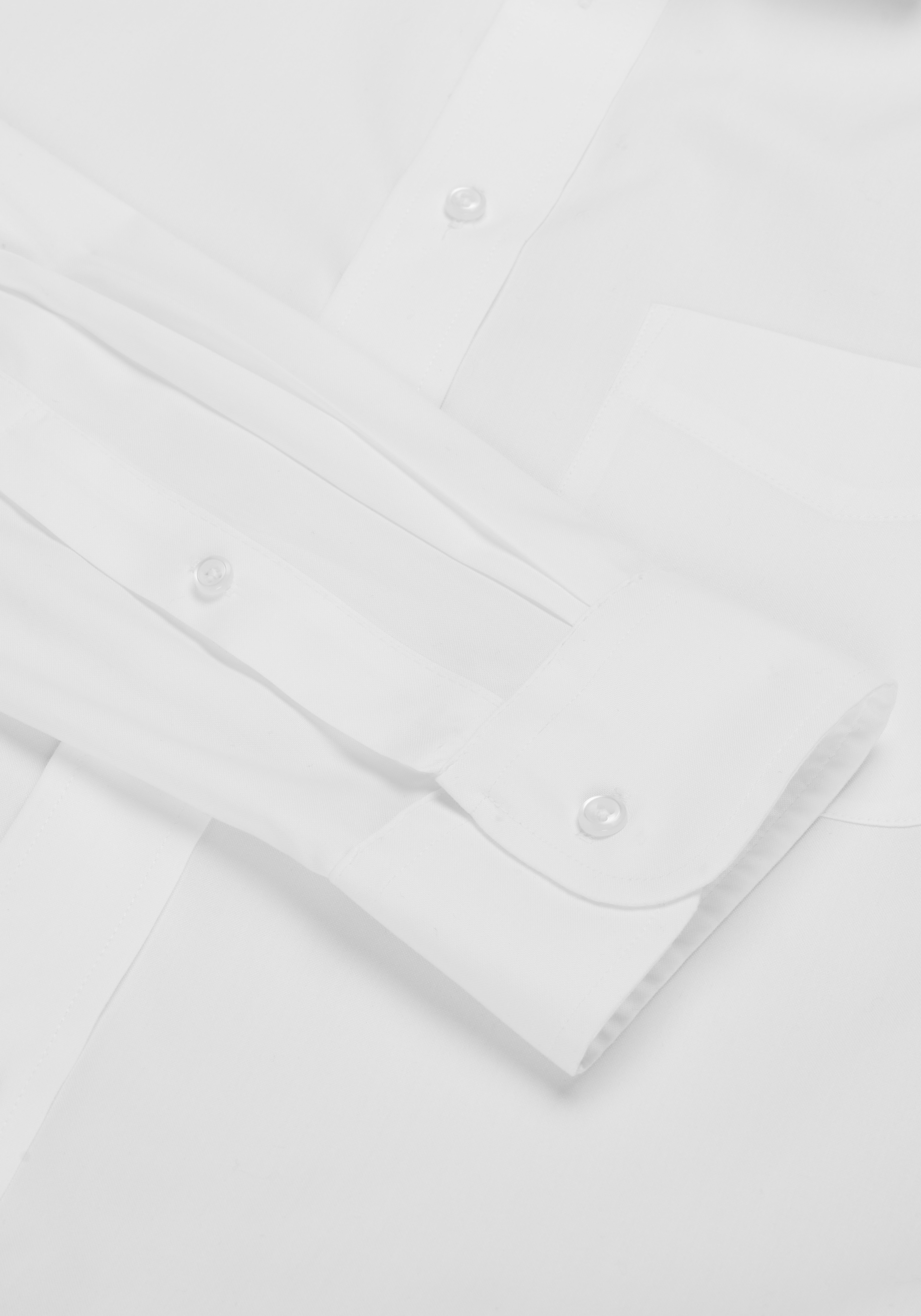 Traveler® Collection Tailored Fit Spread Collar Solid Dress Shirt