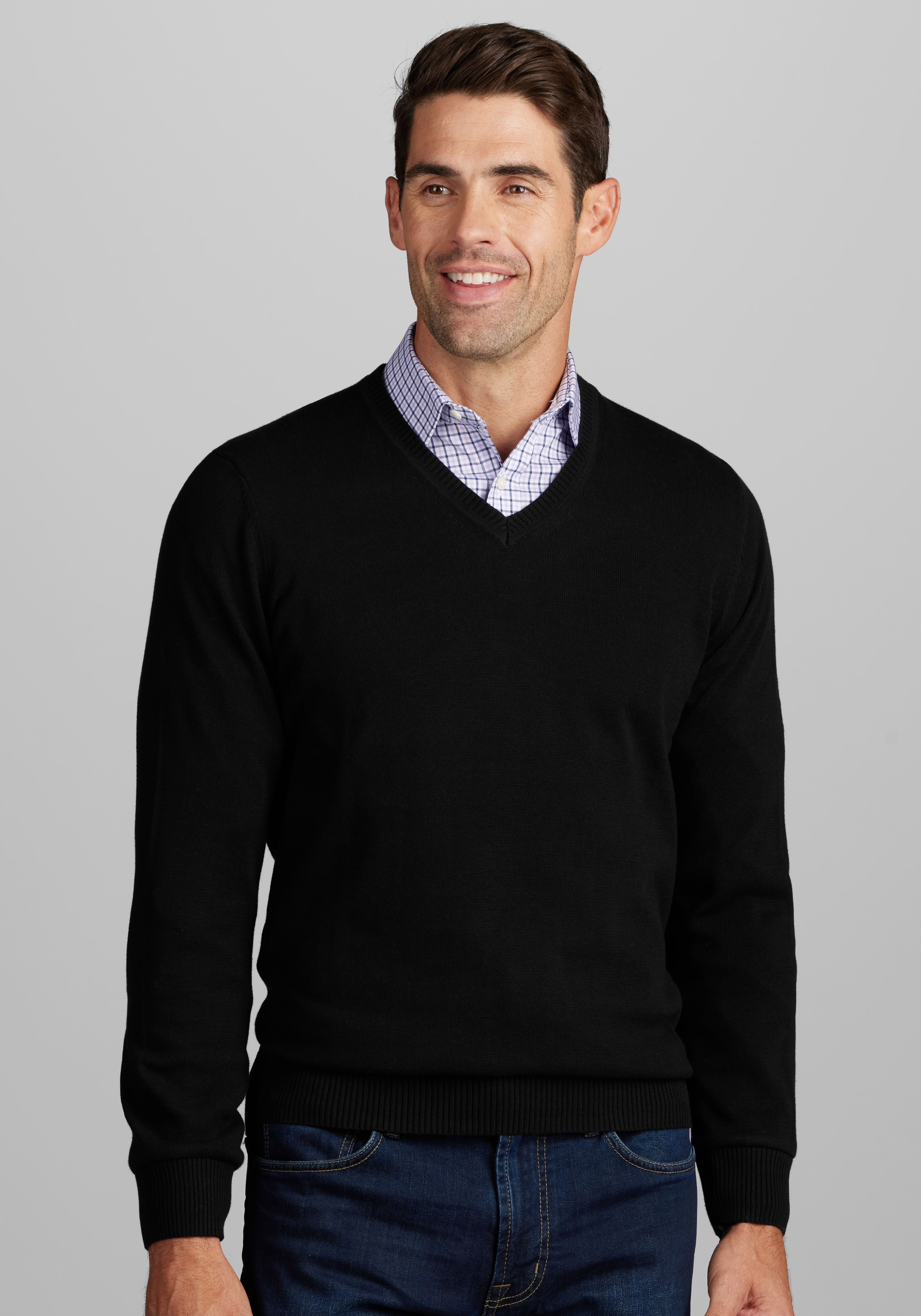 Lambswool V-neck jumper, regular fit in a blend of soft new wool