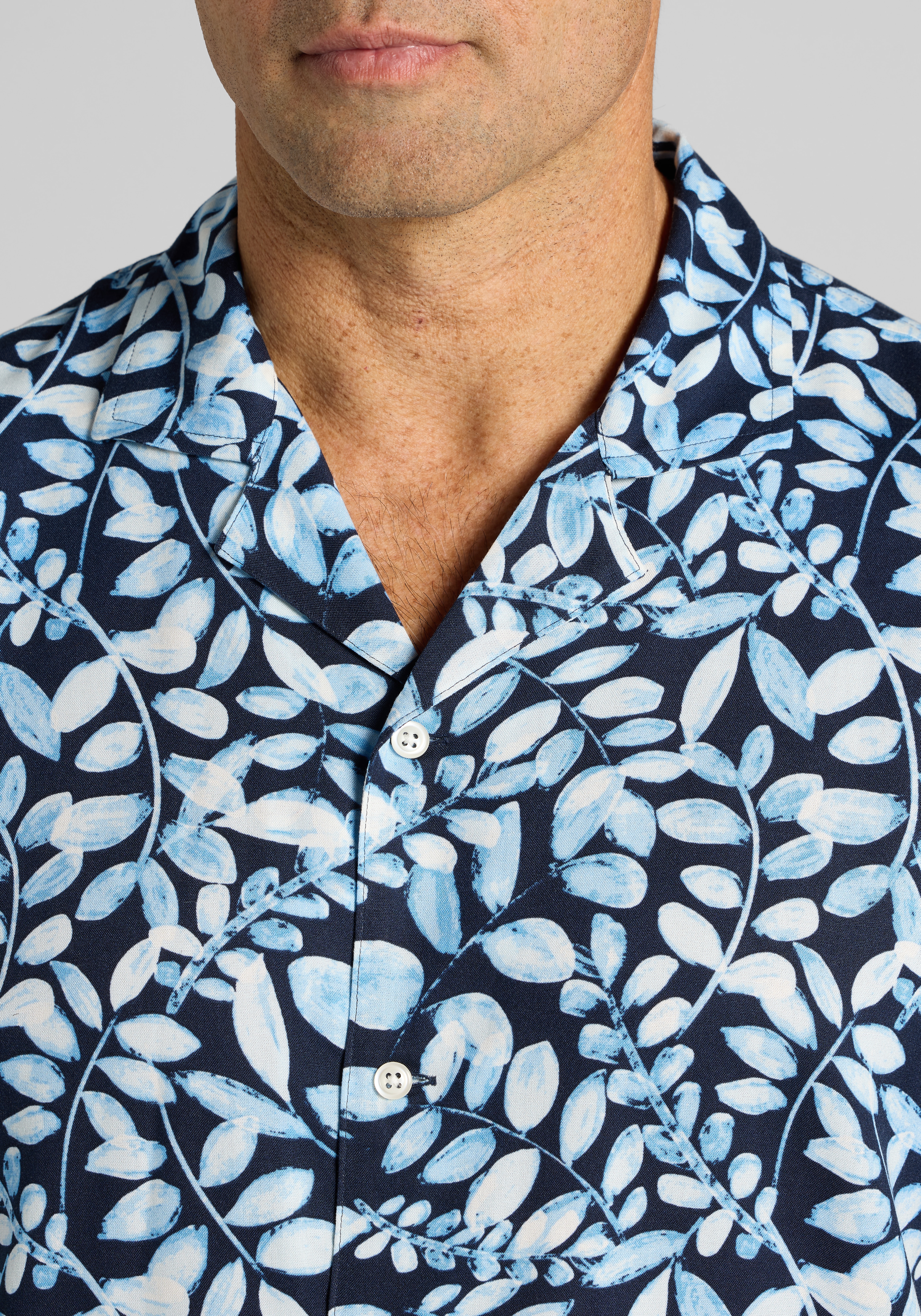 Jos. A. Bank Tailored Fit Large Leaf Short Sleeve Sportshirt