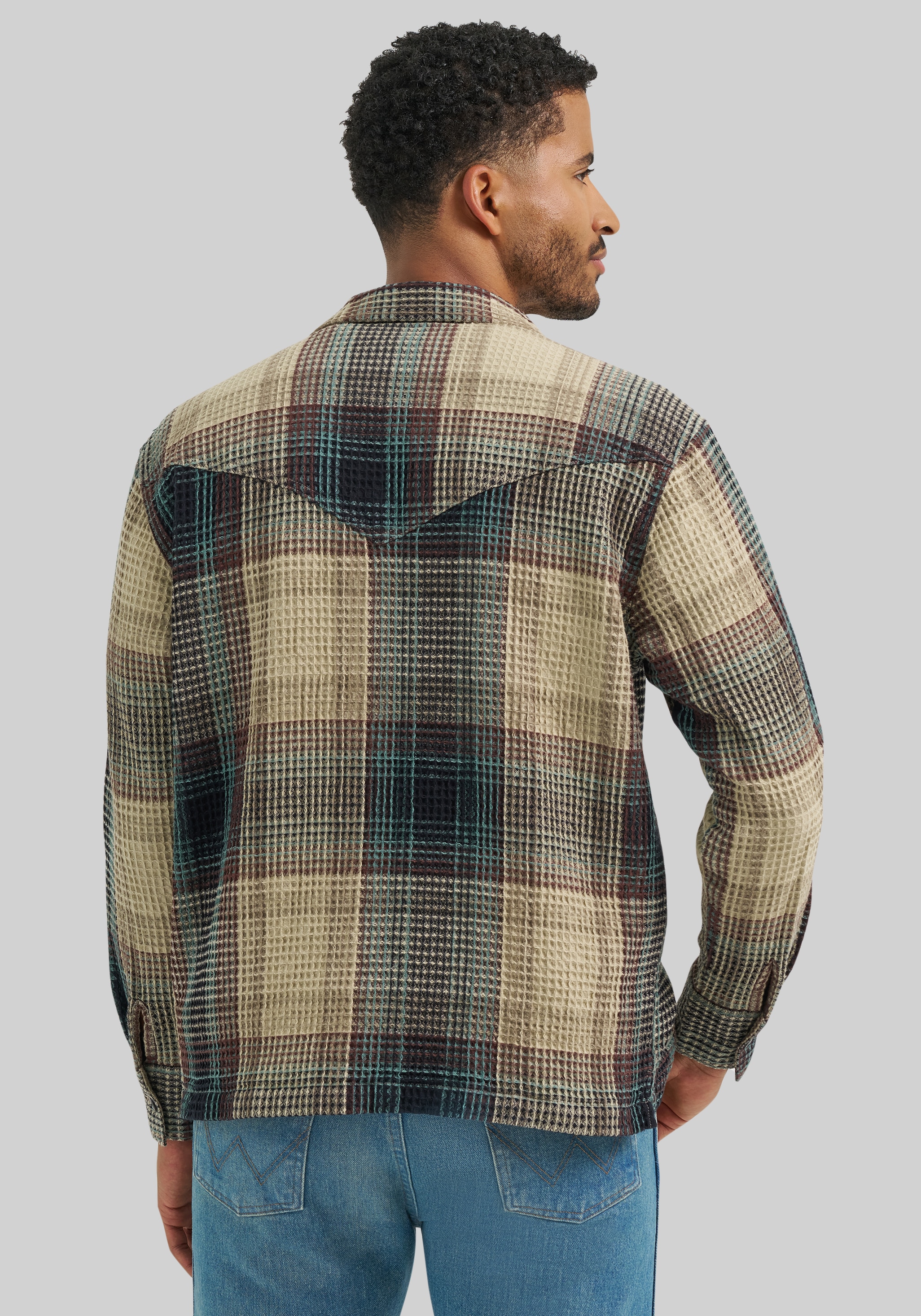 Wrangler Tailored Fit Casey Jones Resort Shirt