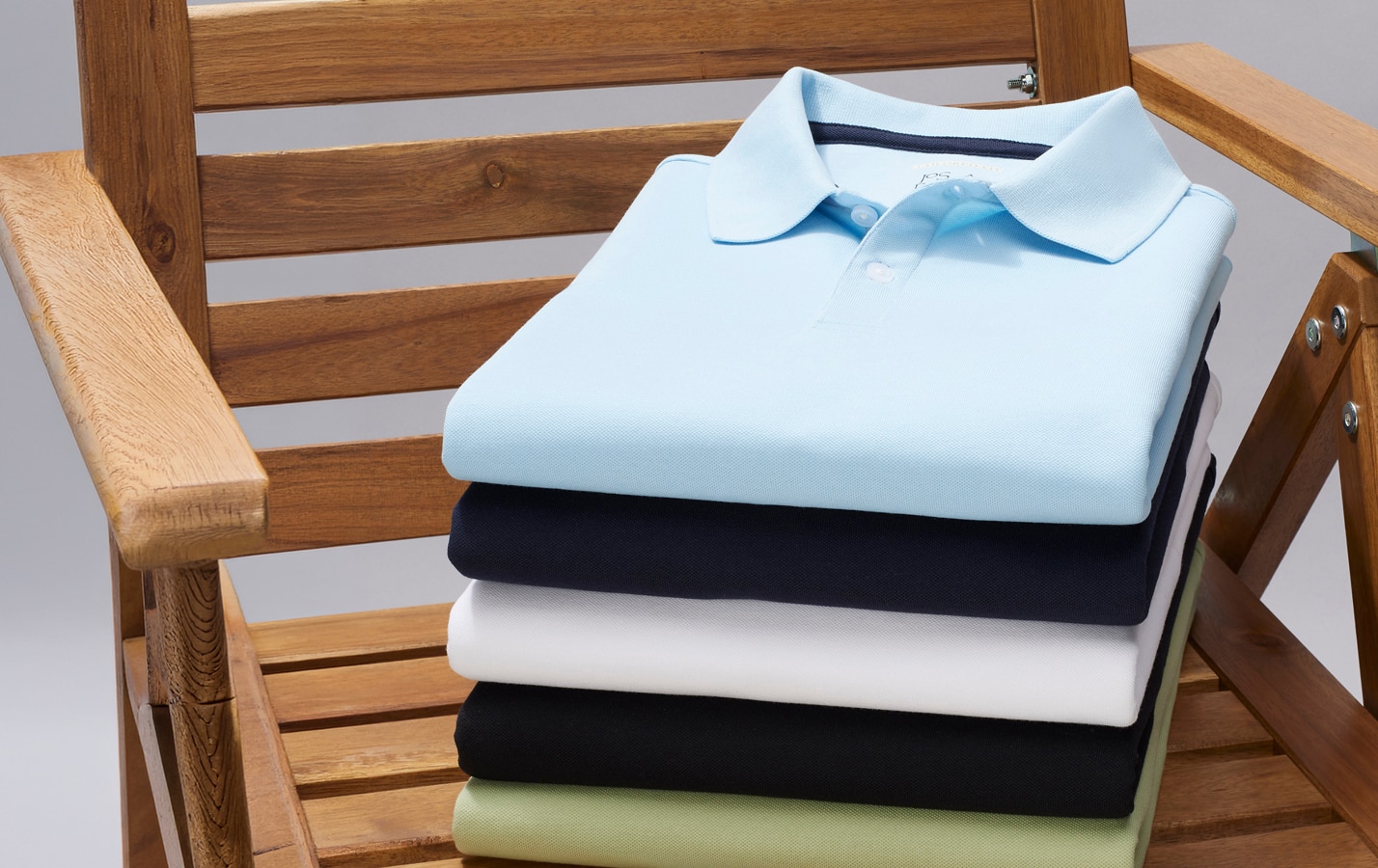 Man wearing a casual patterned polo shirt
