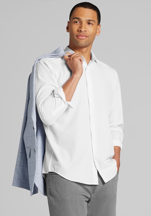 Man in a lightweight Traveler COOLMOTION shirt