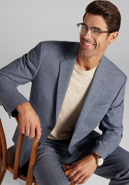 Man in a lightweight Traveler COOLMOTION suit